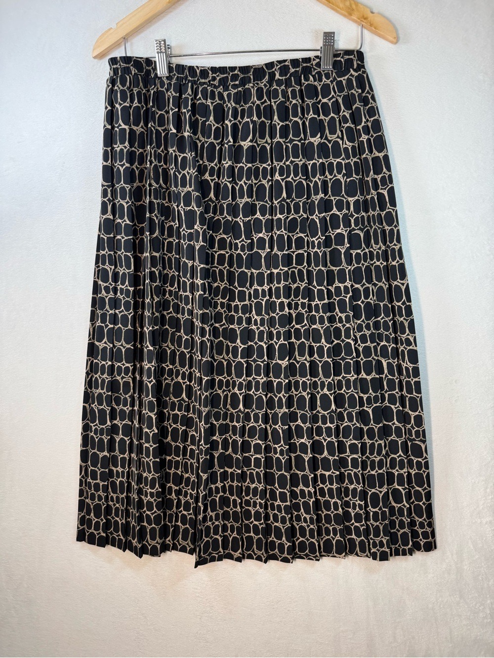 Leslie Fay Black Pleated Midi Skirt with Cream Chainlink Print 16